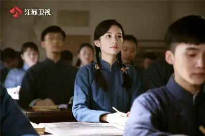 女王的黄金圣水剧照1